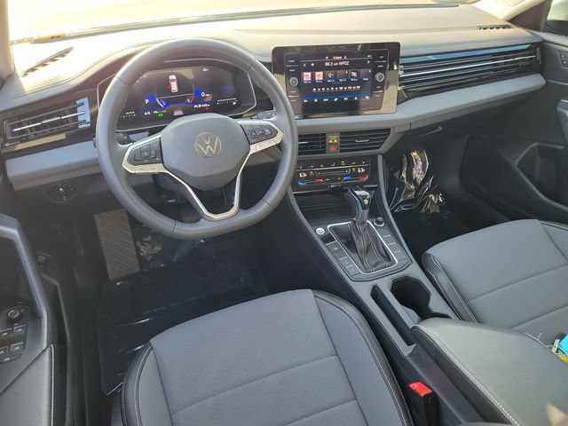 Used 2026 Volkswagen Jetta SE FWD image 11