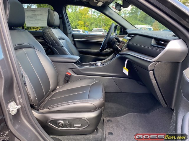 New 2026 Jeep Grand Cherokee Limited w/ Limited Altitude Package AWD/4WD image 6