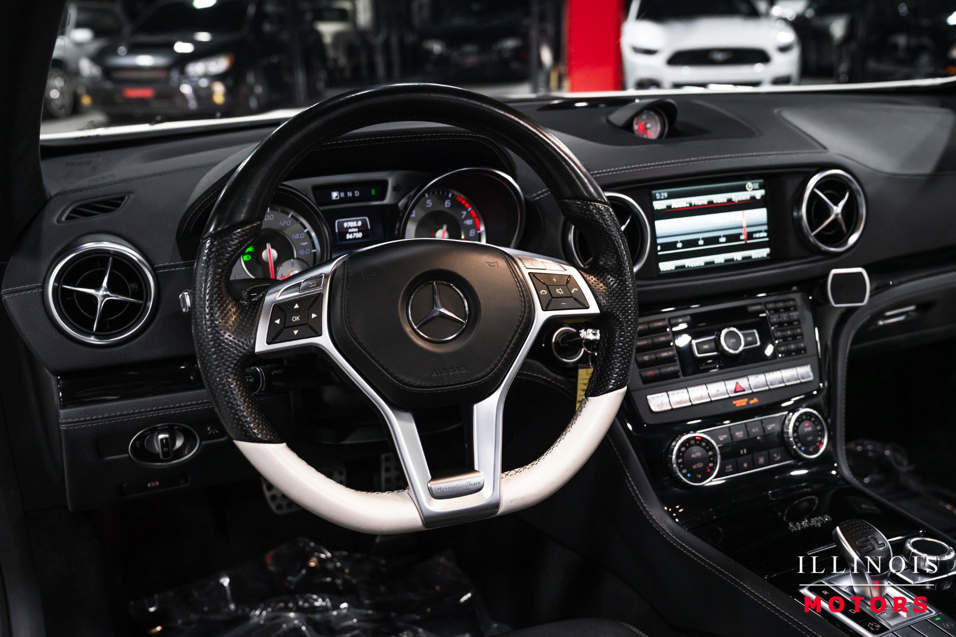 Used 2015 Mercedes-Benz SL 550 image 23