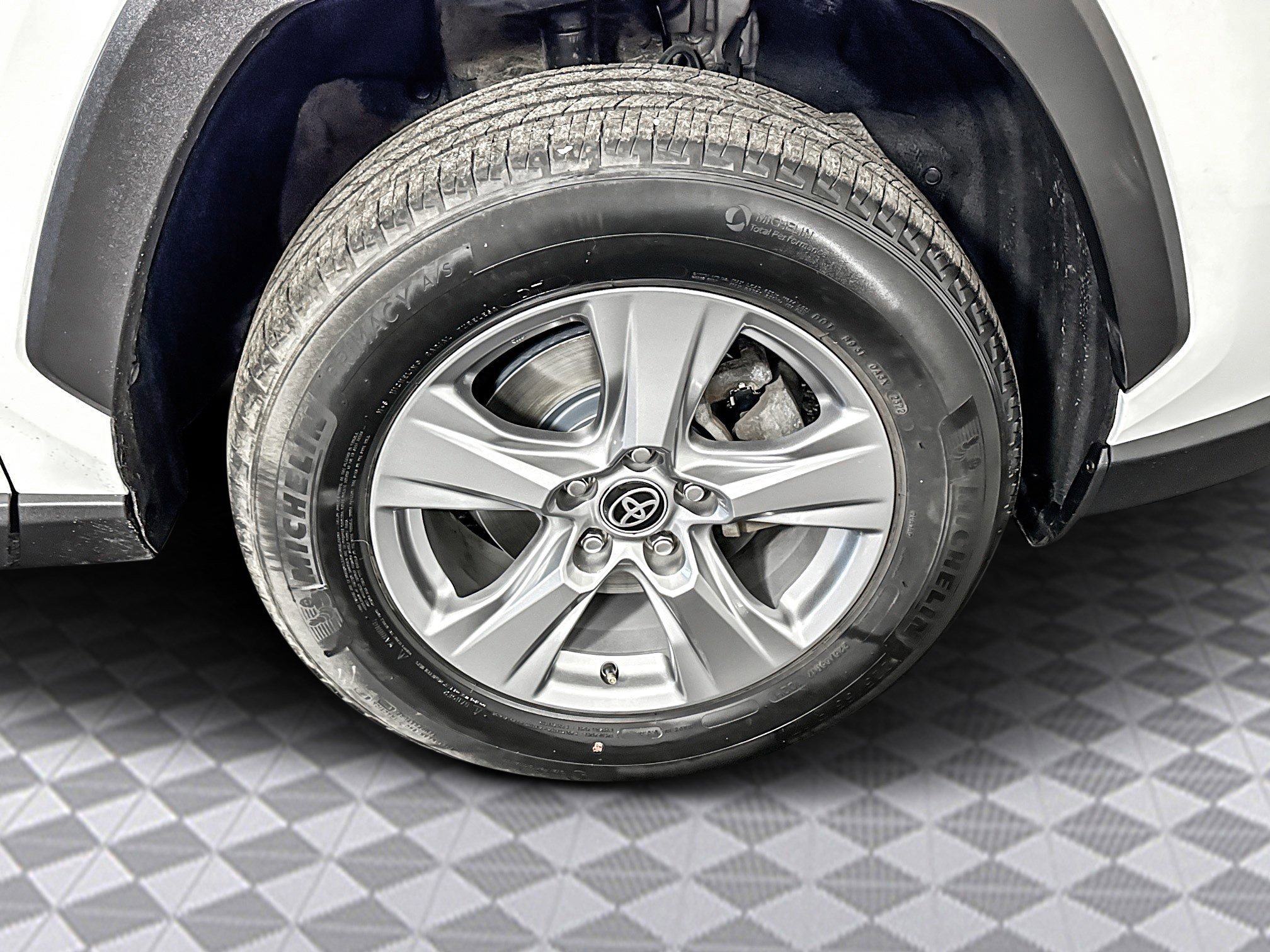 Used 2022 Toyota RAV4 XLE image 32