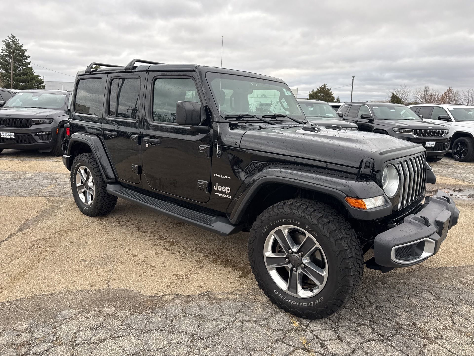 Used 2018 Jeep Wrangler Unlimited Sahara w/ Uconnect 4C Nav & Sound Group image 4