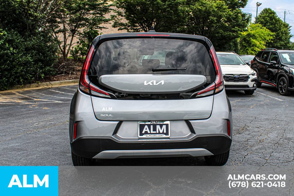 Used 2025 Kia Soul LX w/ LX Technology Package FWD image 11
