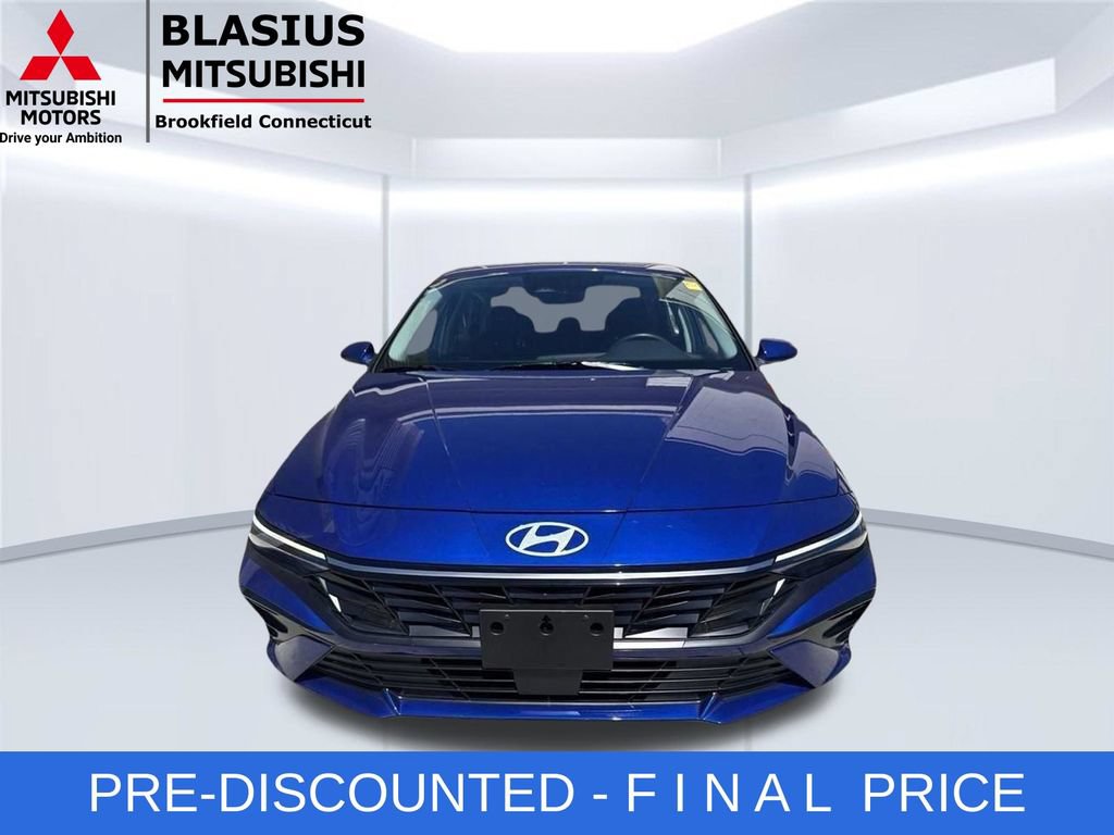 Used 2024 Hyundai Elantra SEL w/ Convenience Package FWD image 3