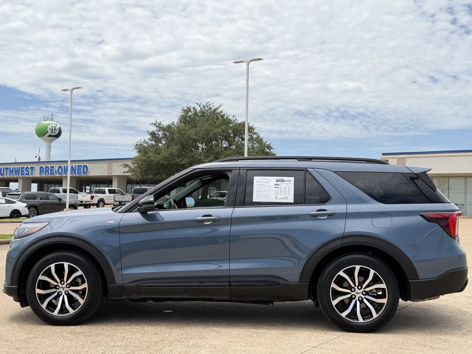 Used 2025 Ford Explorer ST-Line w/ Premium Package RWD image 7