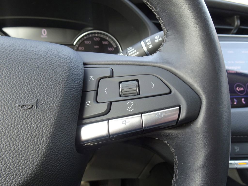 Certified 2022 Cadillac XT4 Luxury w/ Cold Weather Package image 21