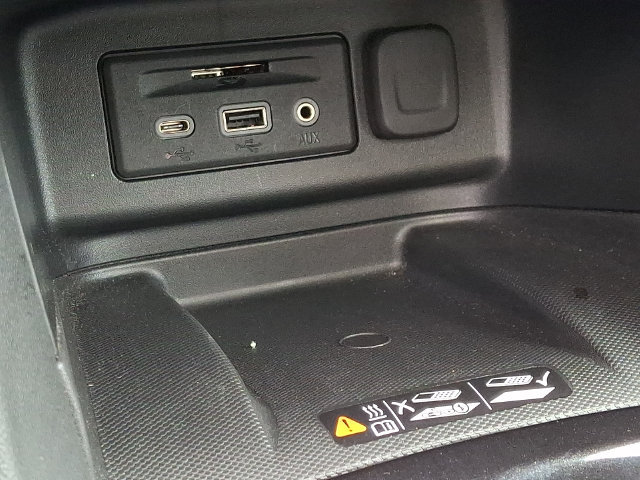 Used 2023 Chevrolet Equinox Premier AWD/4WD image 25