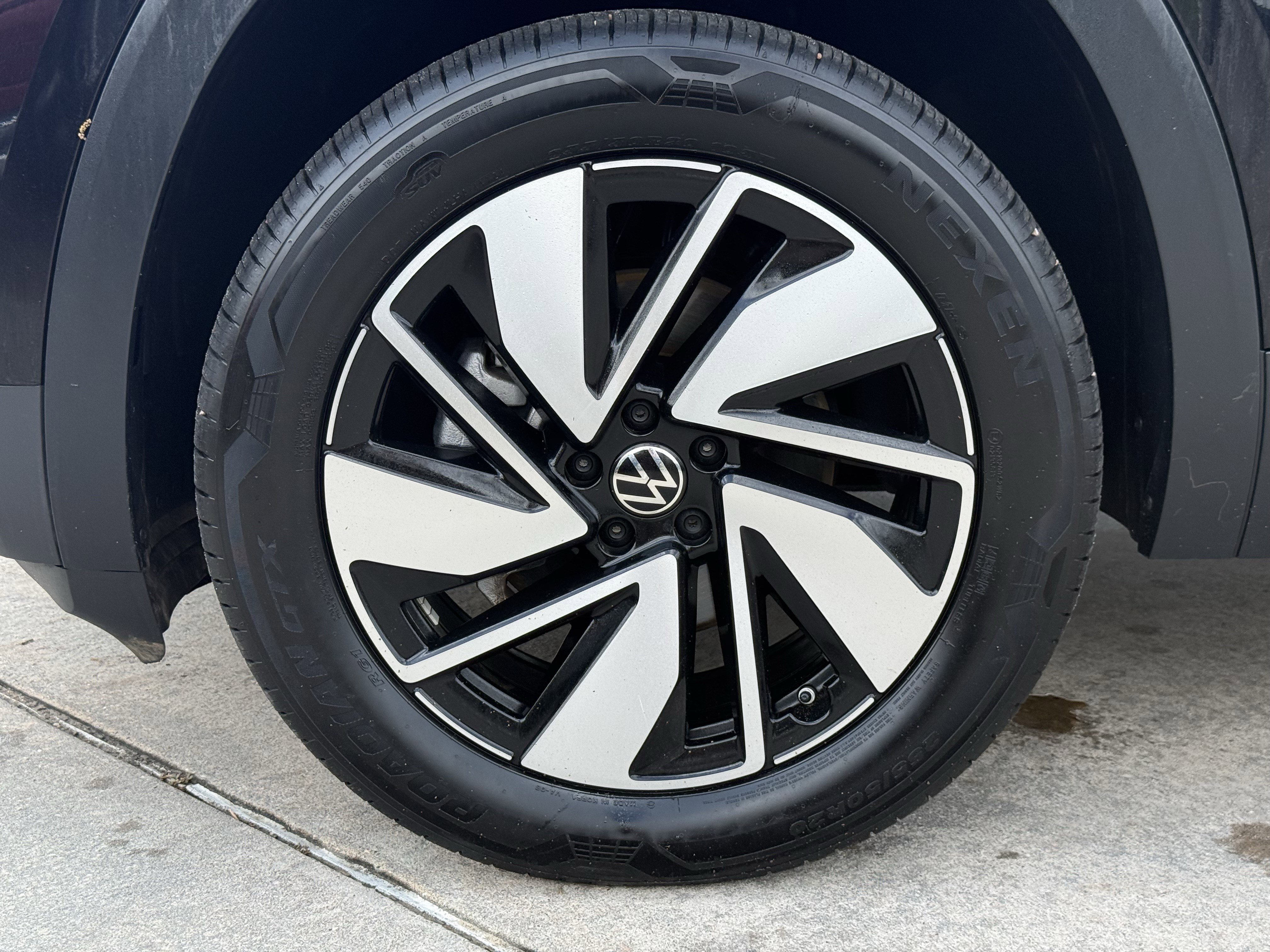 Used 2025 Volkswagen Atlas SE image 12