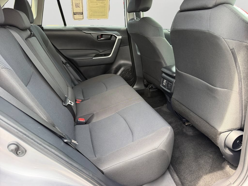 Used 2025 Toyota RAV4 LE AWD/4WD image 9