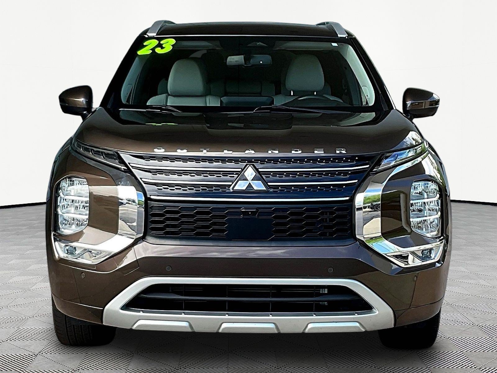 Used 2023 Mitsubishi Outlander SEL FWD image 2