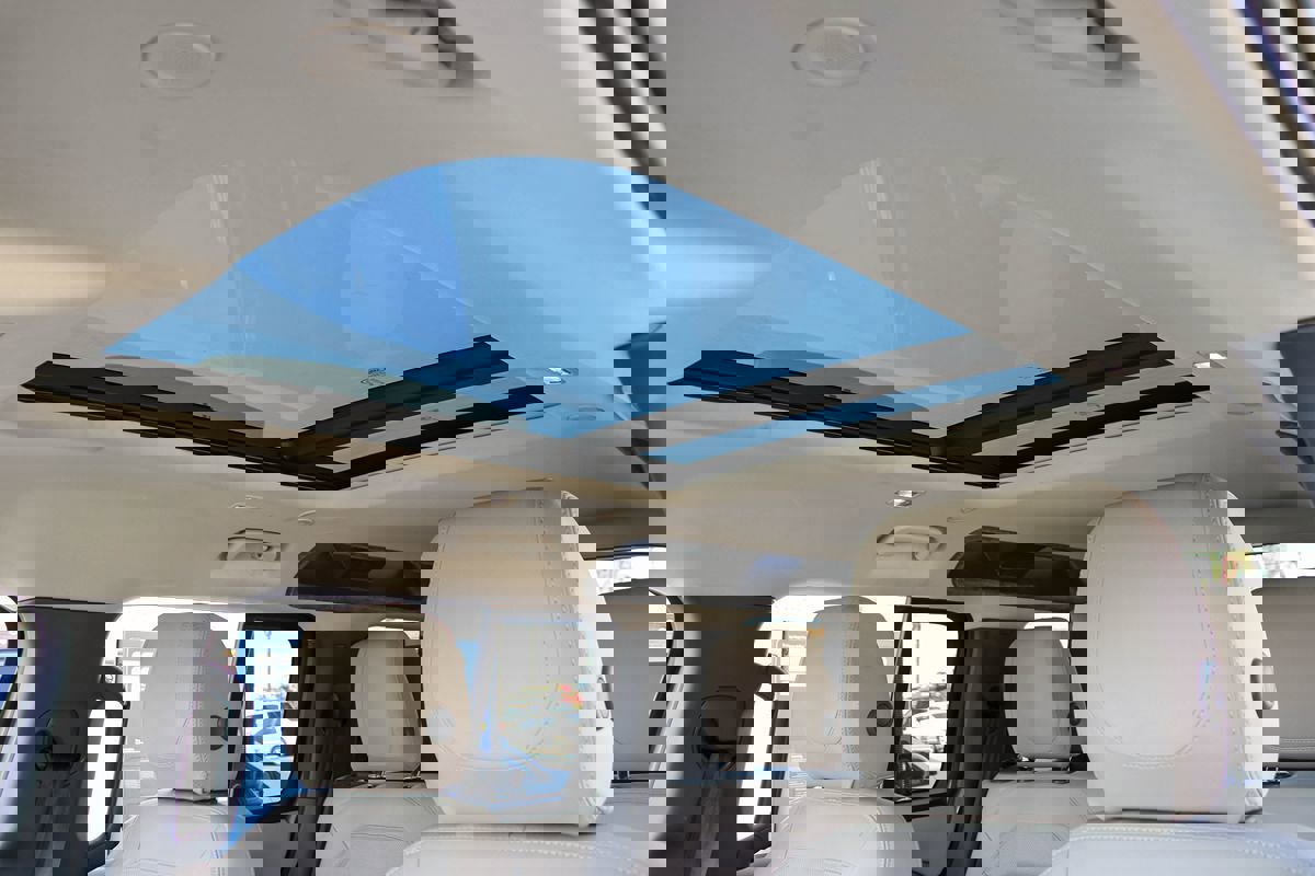 Used 2021 Land Rover Defender 110 SE image 30