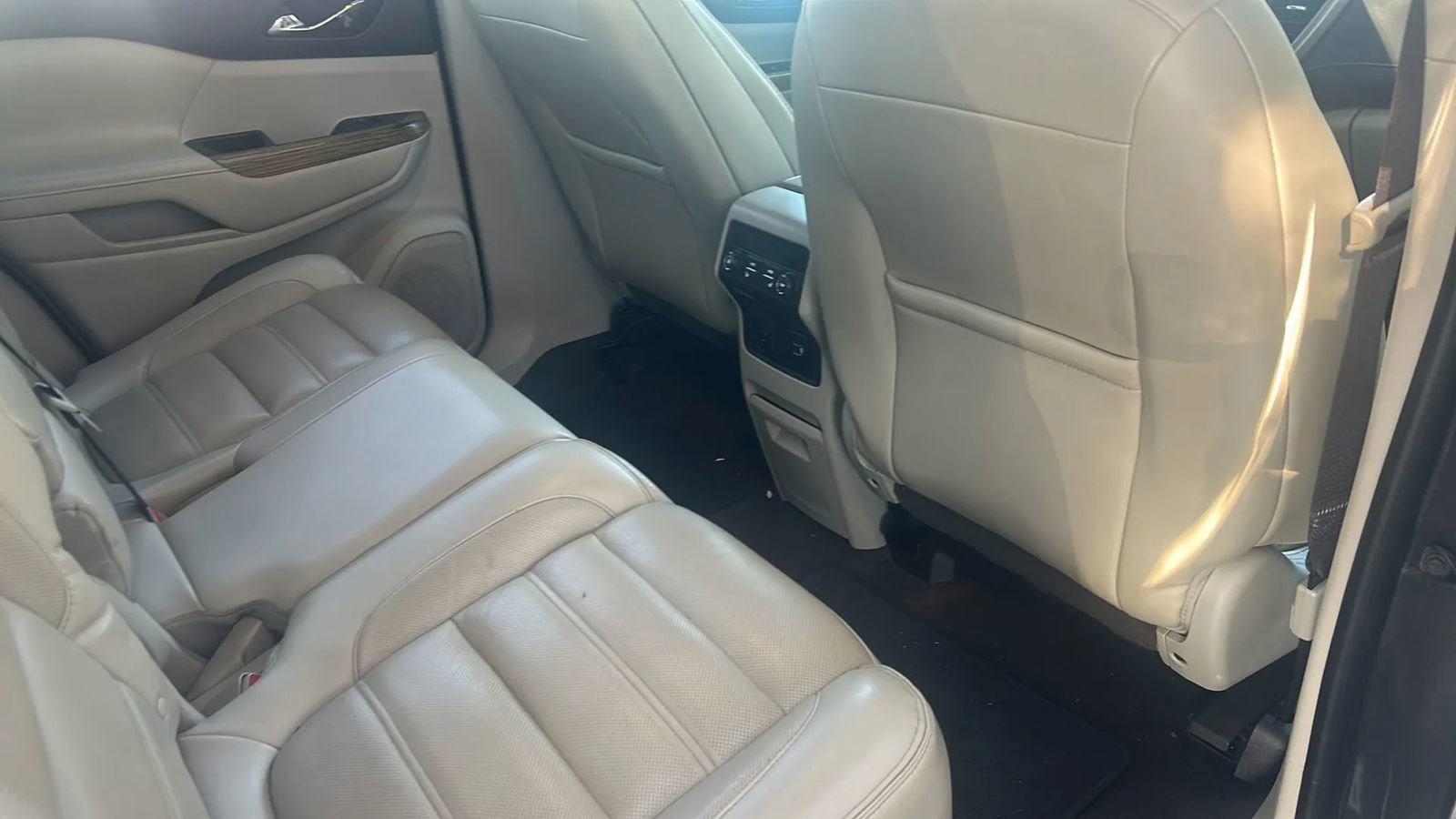 Used 2017 GMC Acadia Denali w/ Technology Package image 7