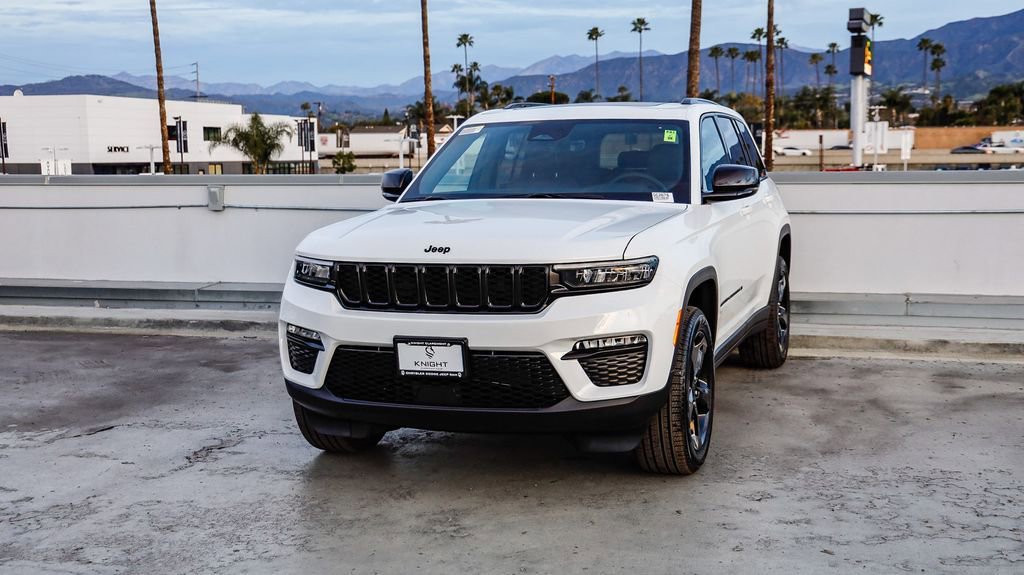 New 2025 Jeep Grand Cherokee Limited w/ Black Appearance Package image 4