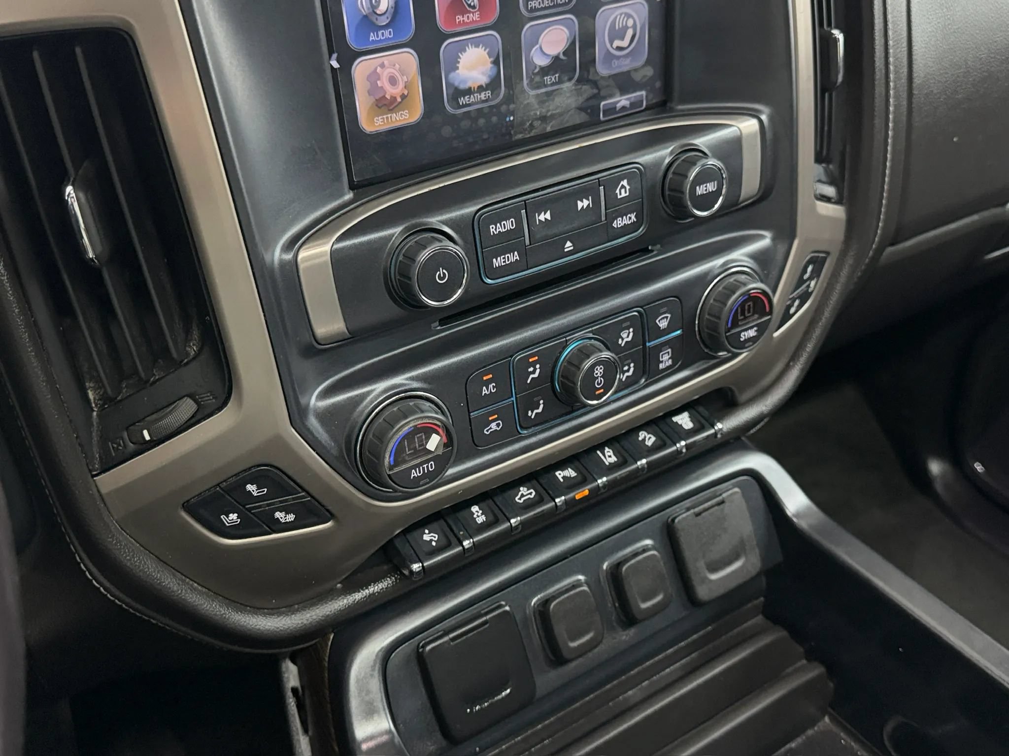 Used 2018 GMC Sierra 2500 Denali w/ Duramax Plus Package AWD/4WD image 69
