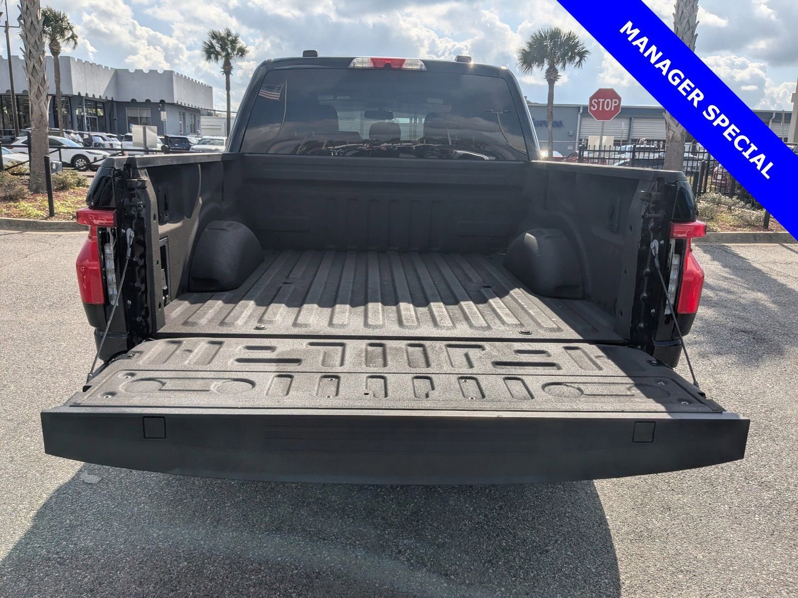 Used 2023 Ford F150 Lightning XLT image 12