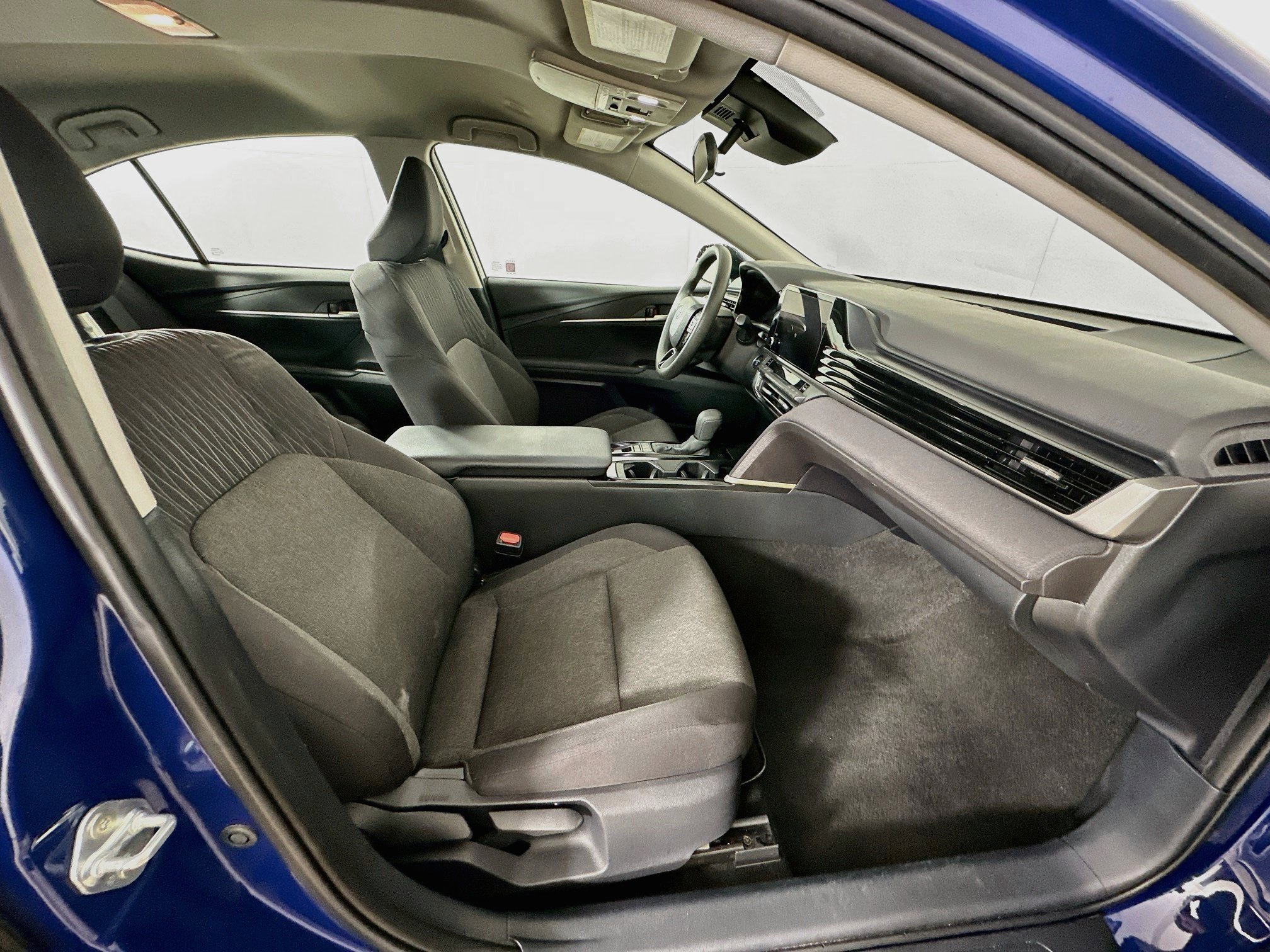 Used 2025 Toyota Camry LE FWD image 30