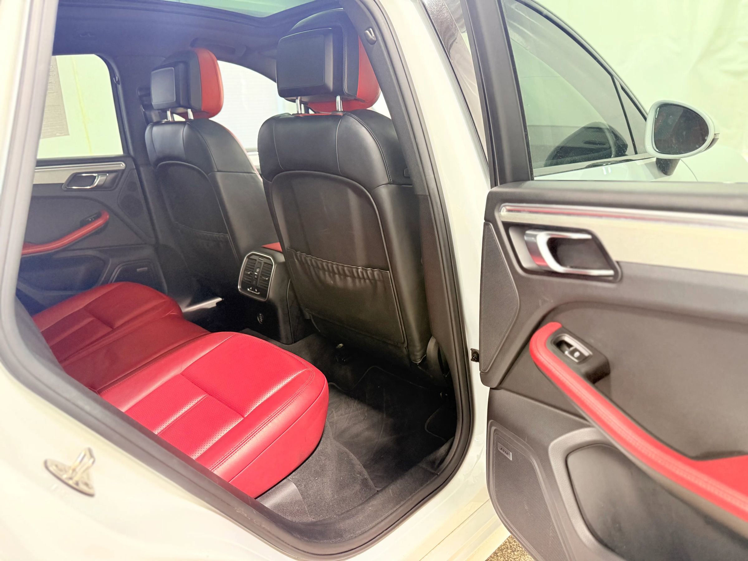 Used 2018 Porsche Macan GTS image 28