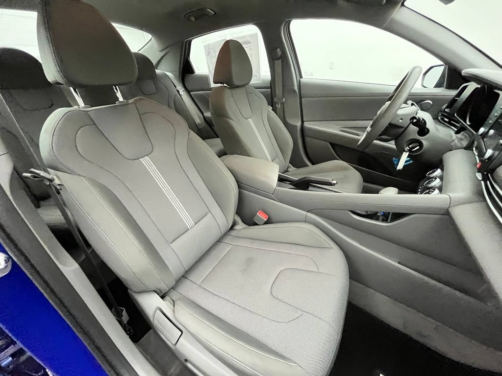 Used 2023 Hyundai Elantra SE FWD image 32