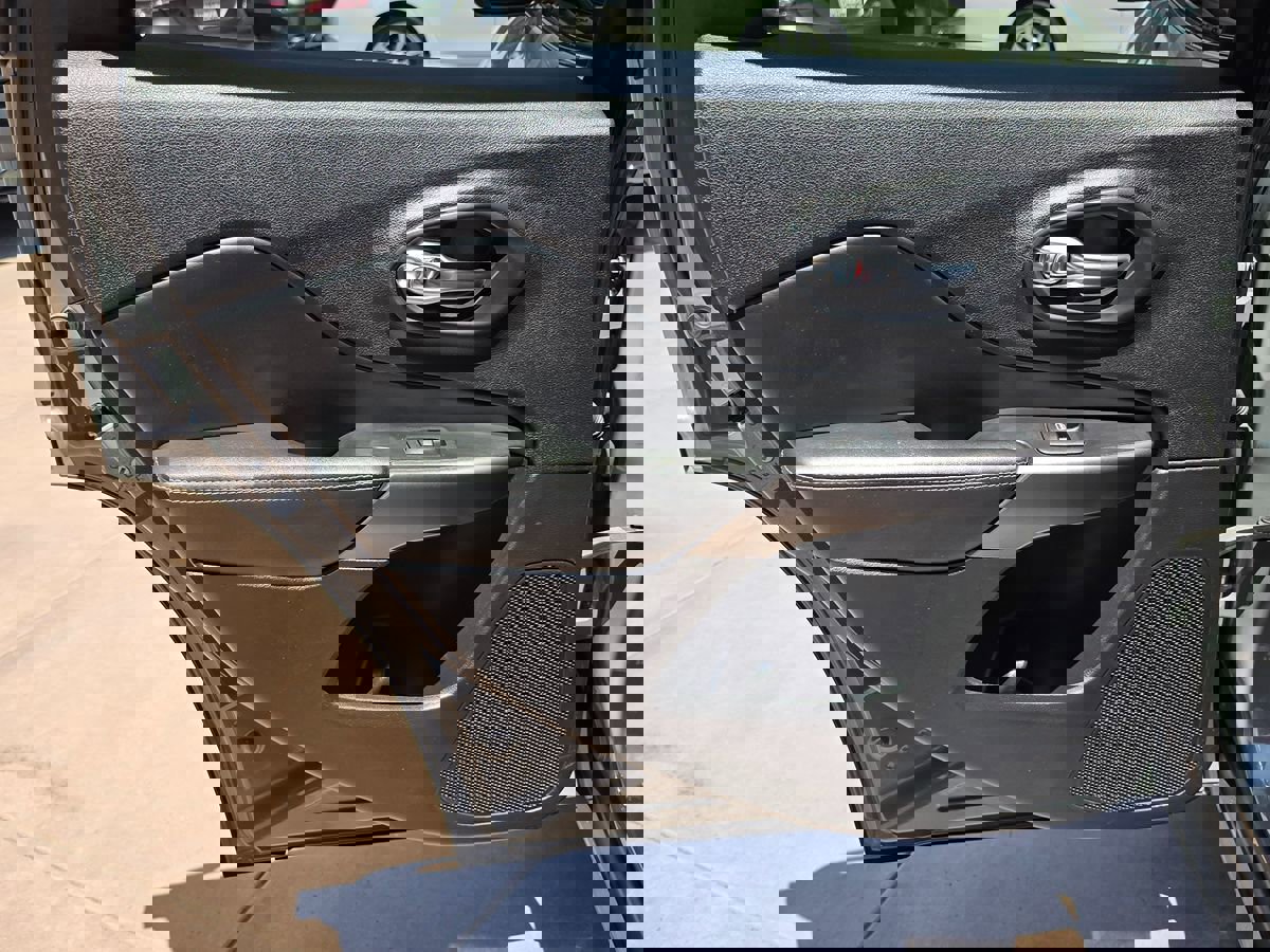 Used 2020 Jeep Cherokee Limited image 31