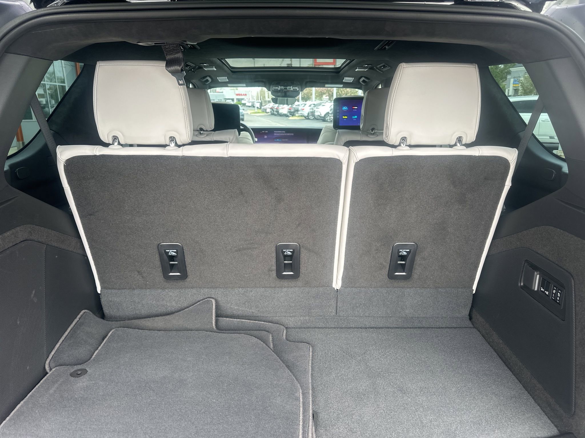 Used 2026 Cadillac Escalade Platinum Sport w/ LPO, ONYX Package AWD/4WD image 36