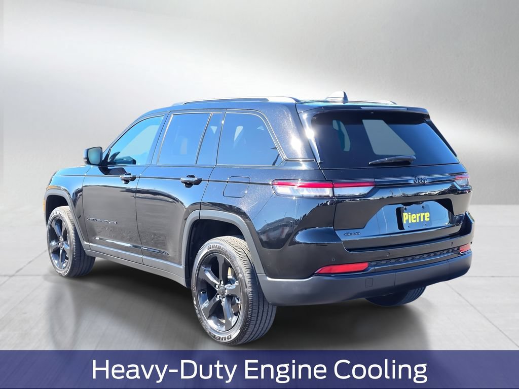 Used 2025 Jeep Grand Cherokee Altitude AWD/4WD image 4