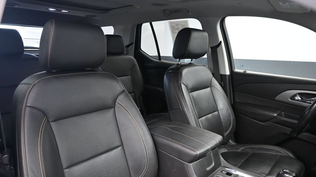 Used 2020 Chevrolet Traverse LT w/ LT Premium Package FWD image 11