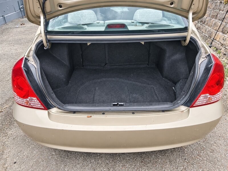Used 2005 Hyundai Elantra GLS FWD image 15