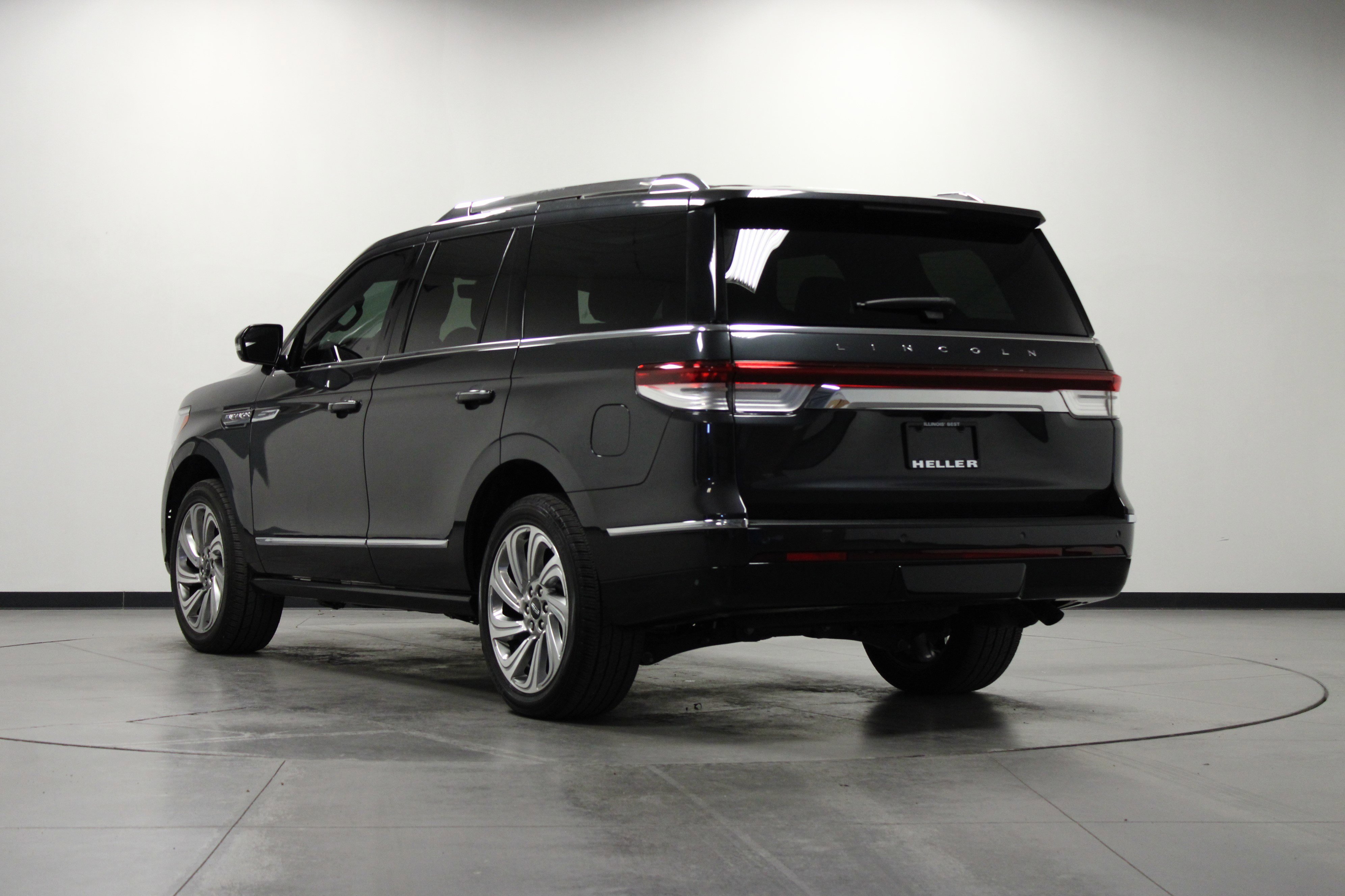 Used 2024 Lincoln Navigator Reserve w/ Equipment Group 201A image 6