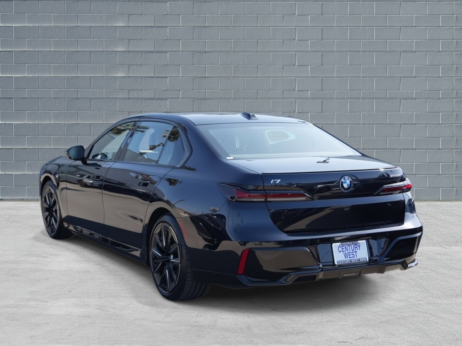 Used 2025 BMW i7 xDrive60 image 3