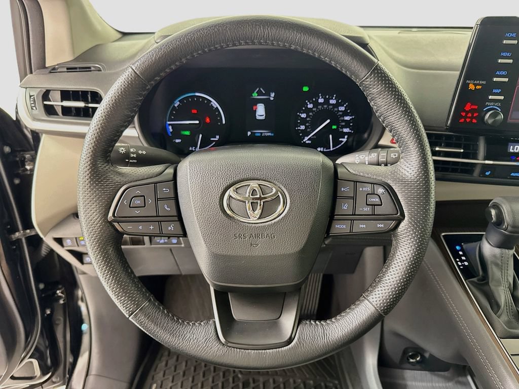Used 2024 Toyota Sienna LE FWD image 13
