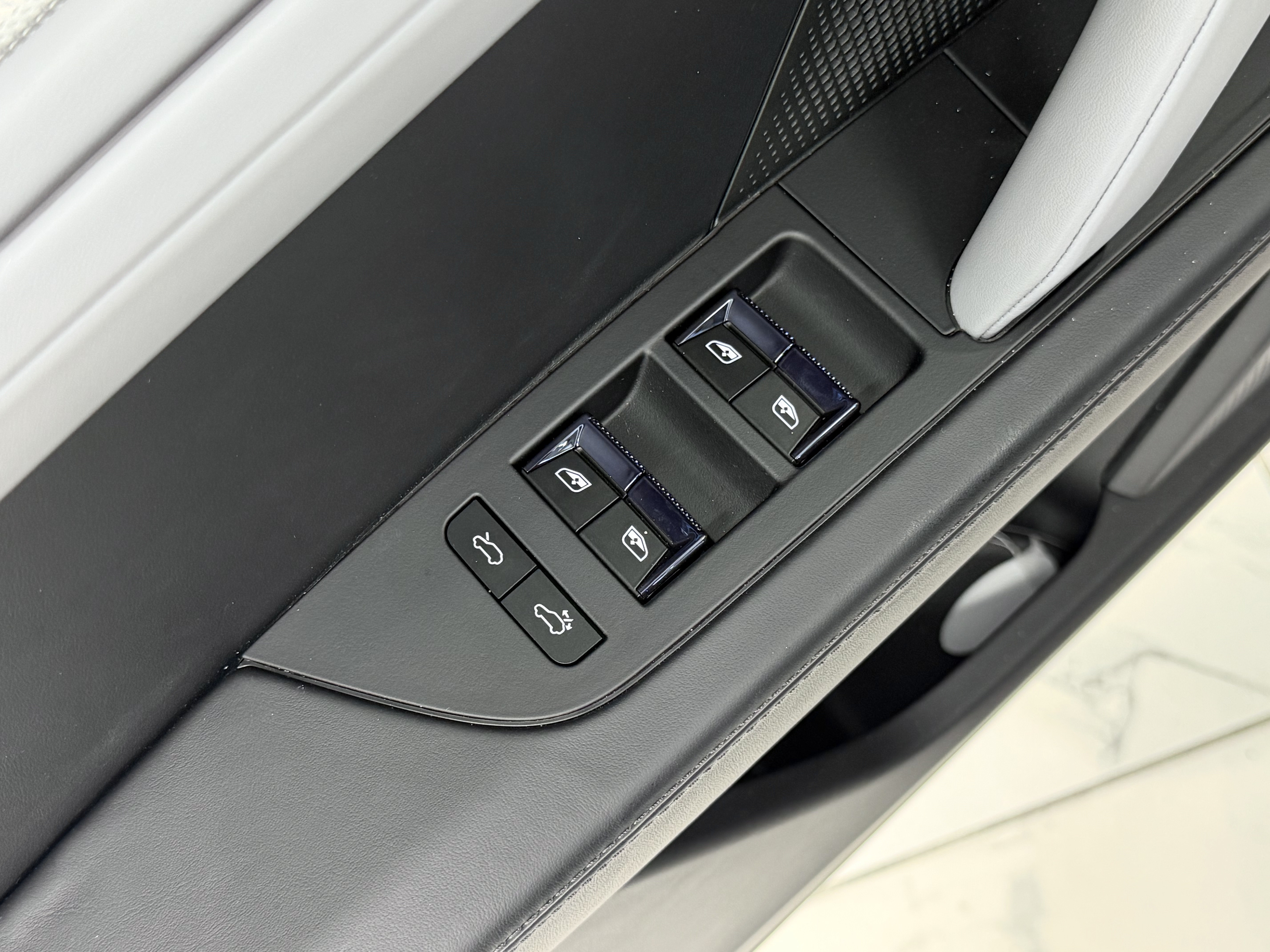 New 2026 Porsche Cayenne Electric AWD/4WD image 28