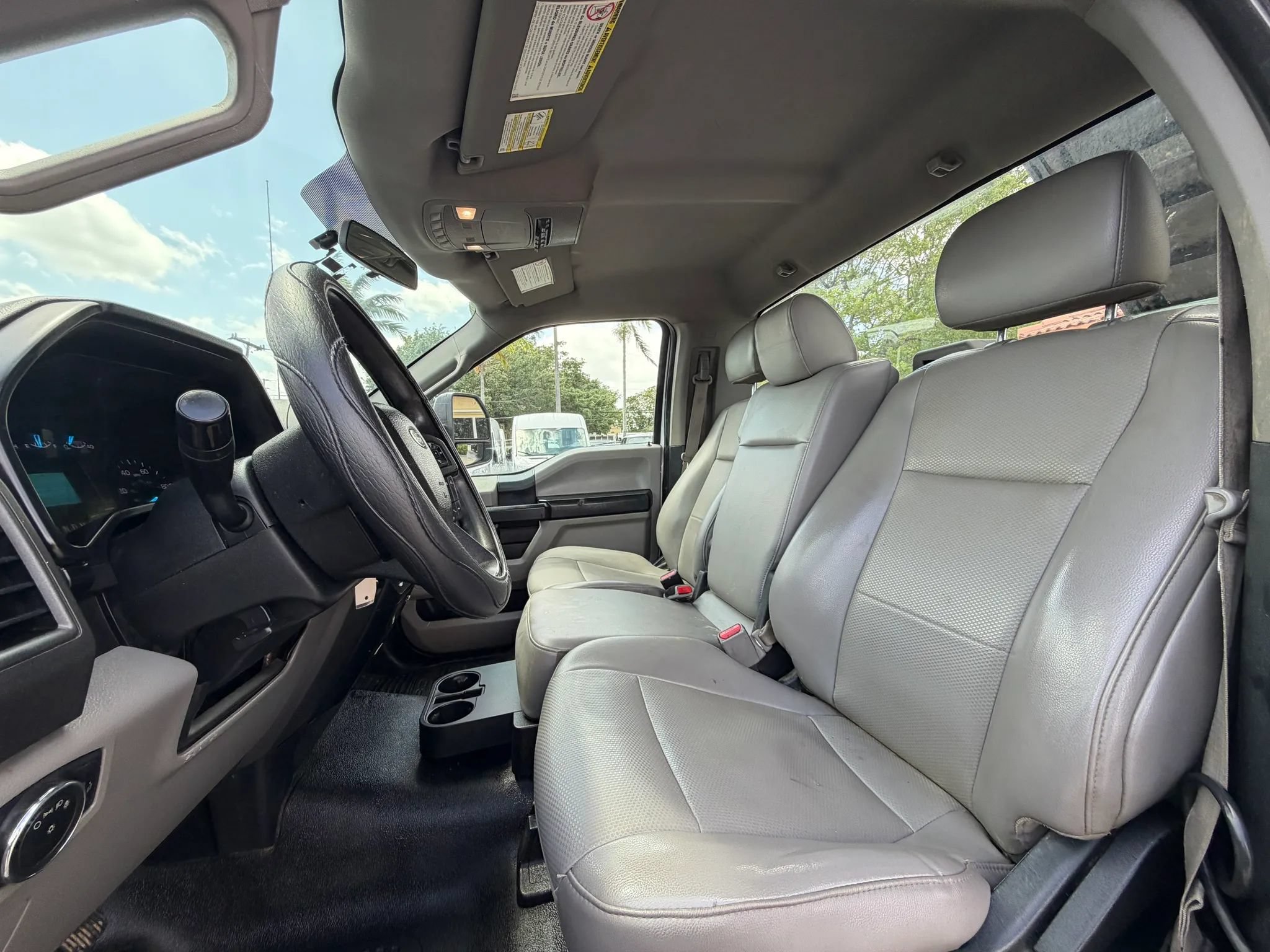 Used 2017 Ford F550 2WD Regular Cab Super Duty image 21