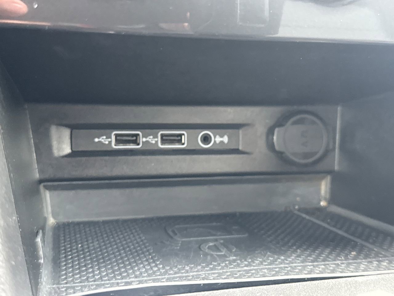 Used 2020 Volkswagen Tiguan SE image 28