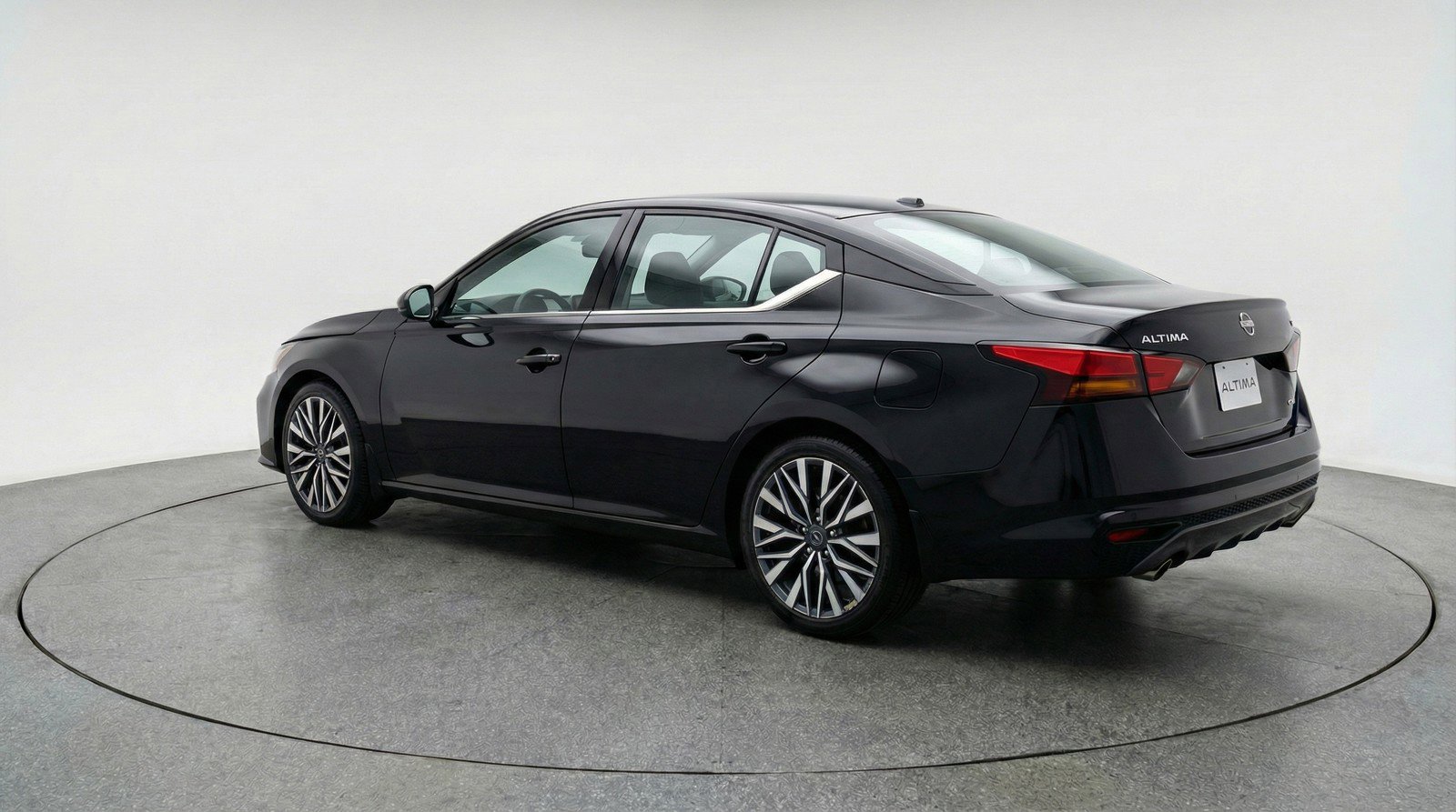 Used 2025 Nissan Altima 2.5 SV FWD image 6