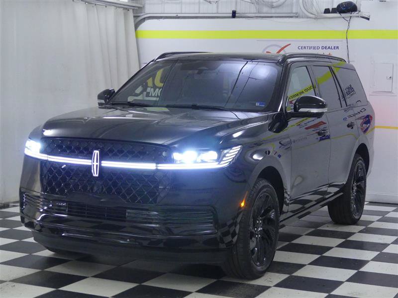 Used 2025 Lincoln Navigator Reserve w/ Jet Appearance Package AWD/4WD image 4