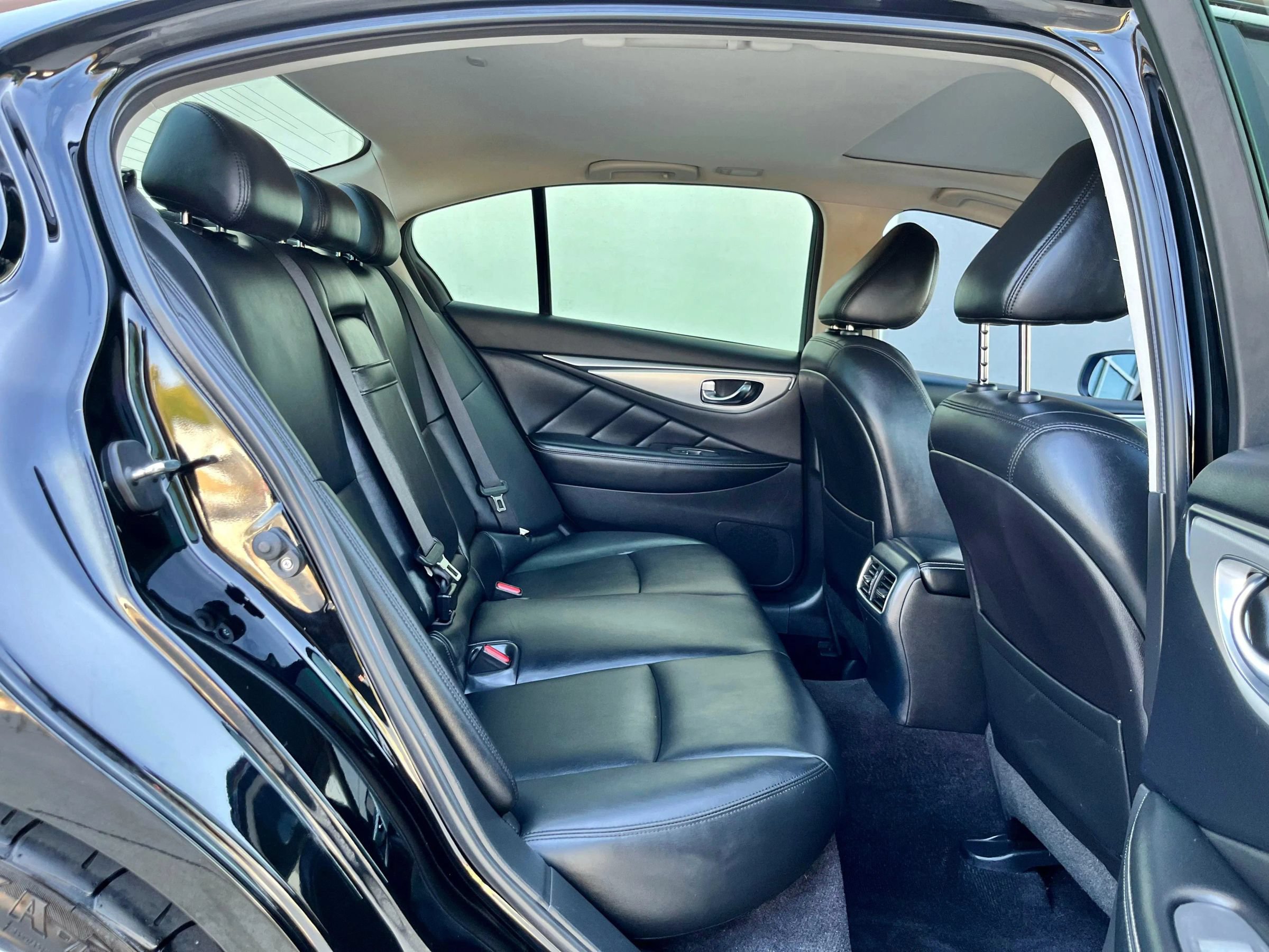 Used 2019 INFINITI Q50 Luxe w/ Essential Package (3.0T Luxe) RWD image 39