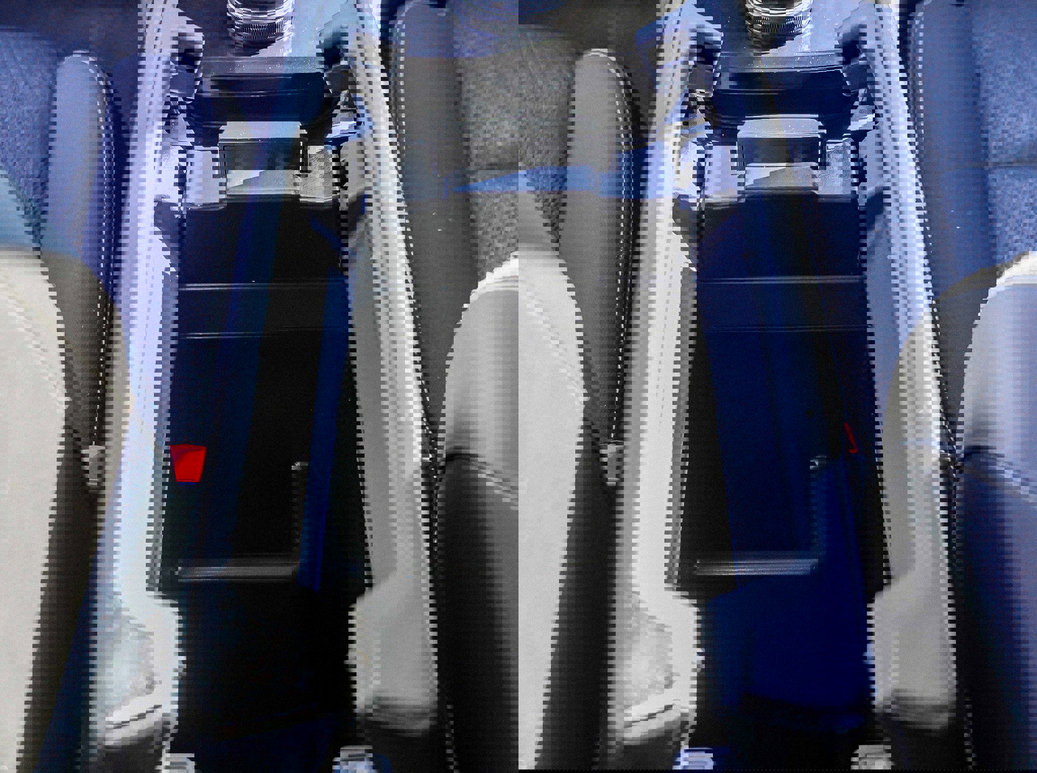 Used 2025 Nissan Rogue SV image 39