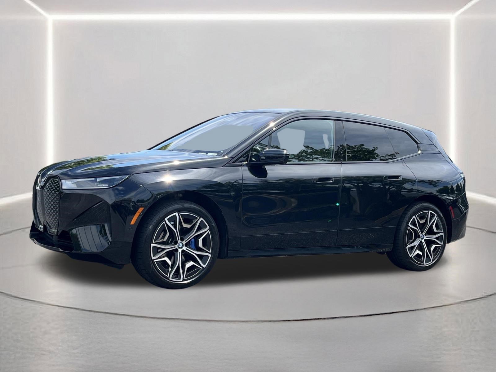 Used 2024 BMW iX xDrive50 w/ Sport Package AWD/4WD image 18
