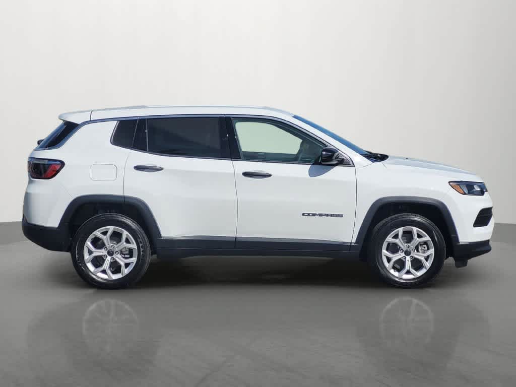 Used 2025 Jeep Compass Sport AWD/4WD image 10