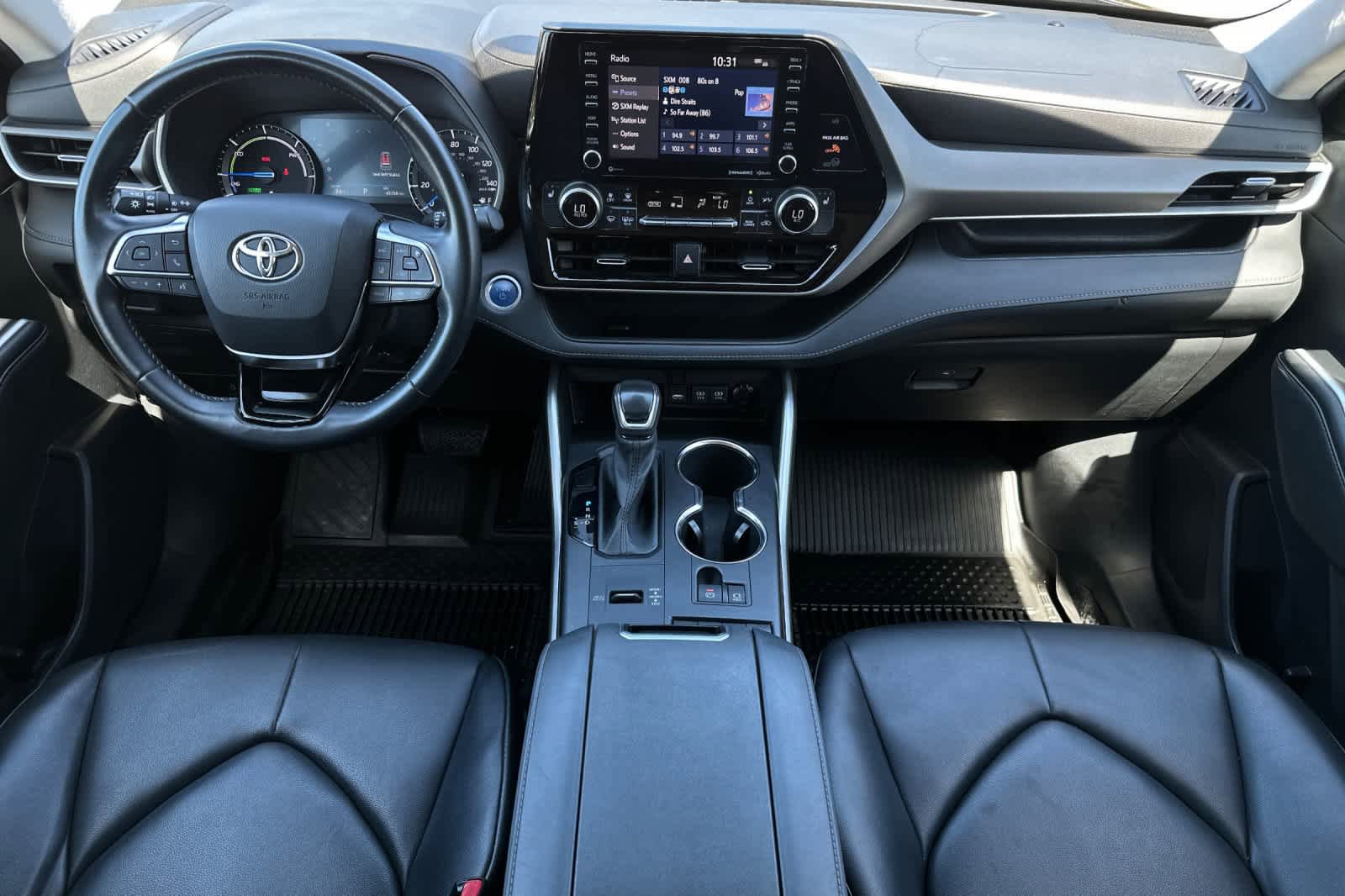 Used 2021 Toyota Highlander XLE AWD/4WD image 3