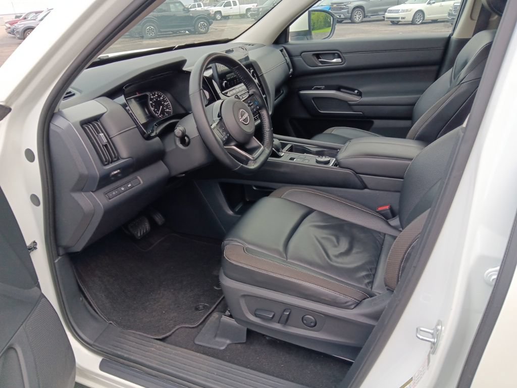 Used 2023 Nissan Pathfinder SL AWD/4WD image 30