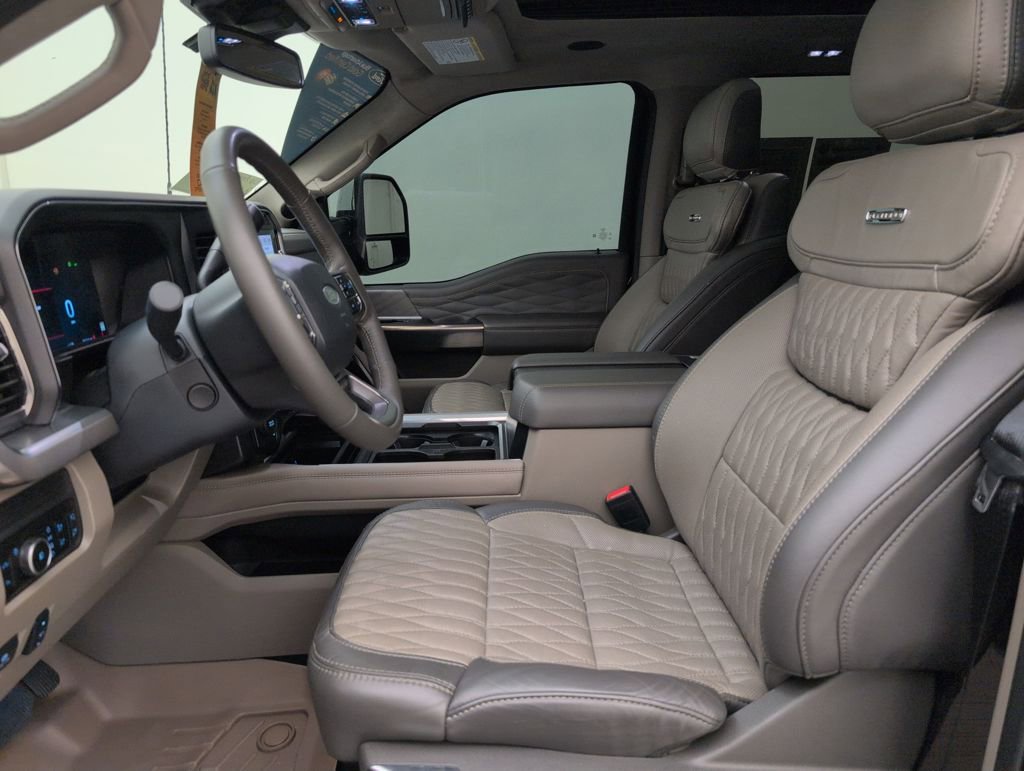 Certified 2025 Ford F450 Platinum w/ Platinum Plus Package image 4