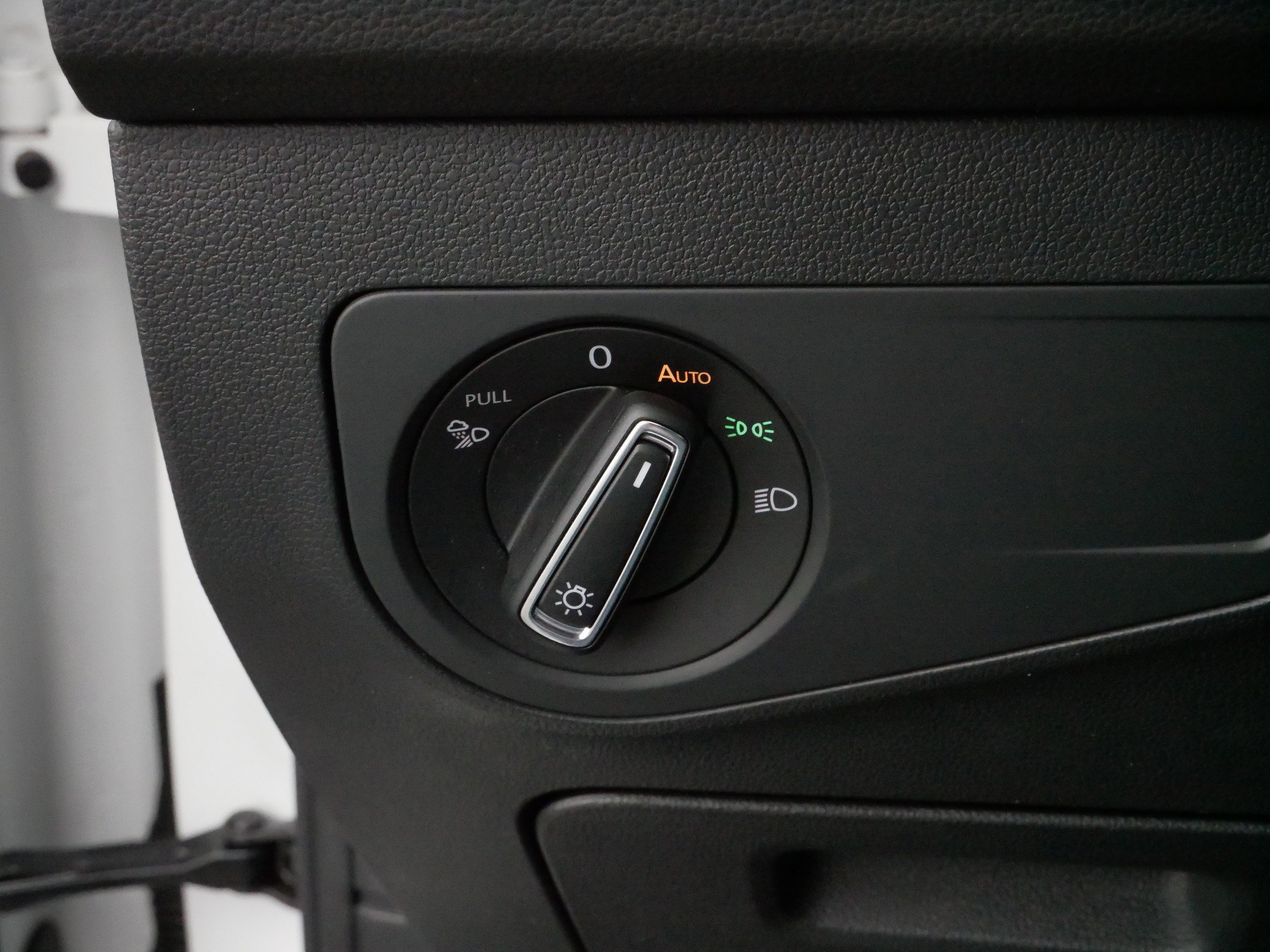 Certified 2022 Volkswagen Tiguan SEL R-Line image 27