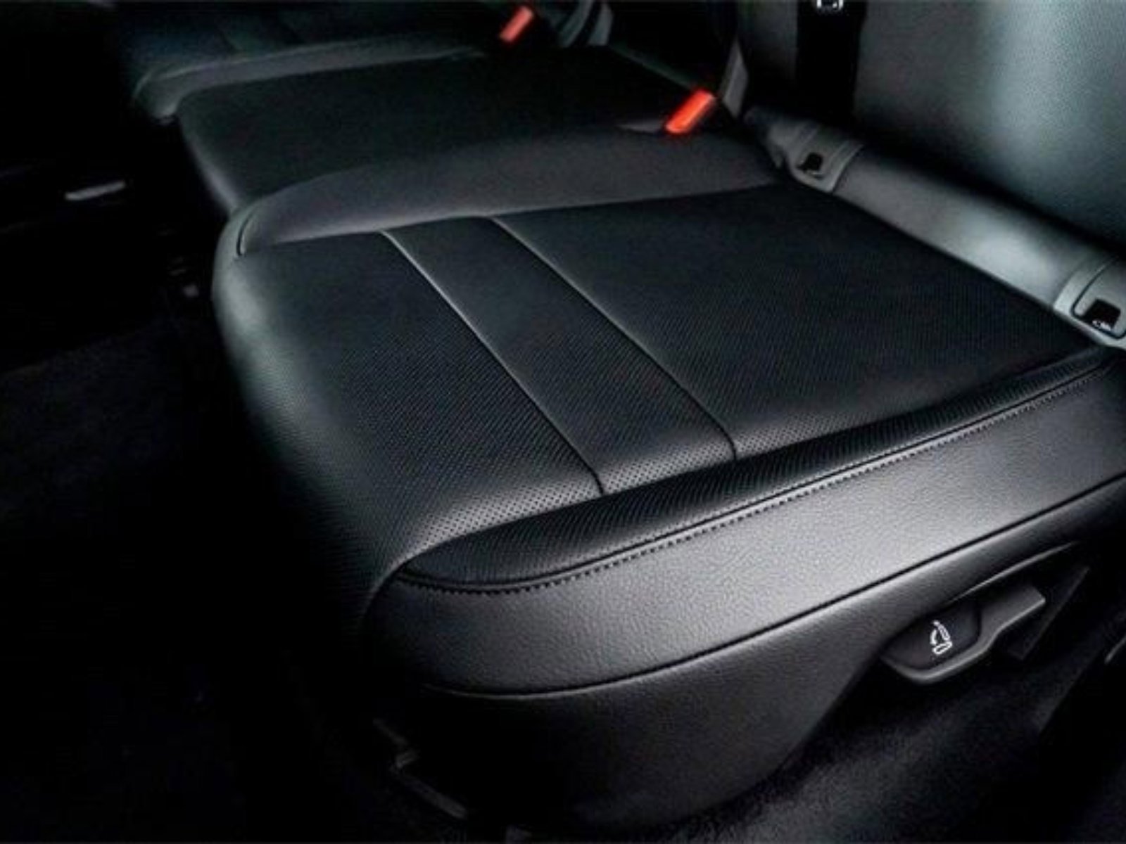 Used 2025 Porsche Cayenne image 26