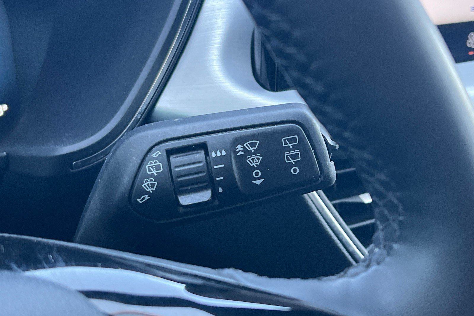 Used 2023 Ford Escape SE w/ PHEV Premium Package FWD image 35