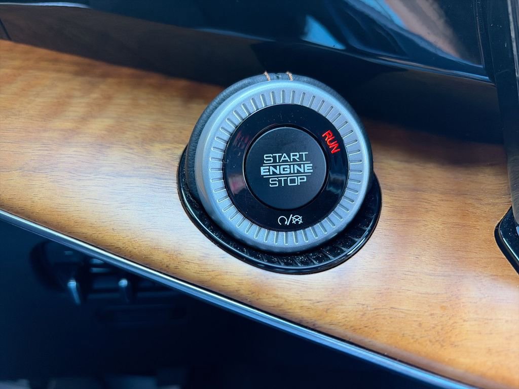 Used 2022 Jeep Grand Wagoneer Series III w/ Rear Seat Video Group 1 AWD/4WD image 24