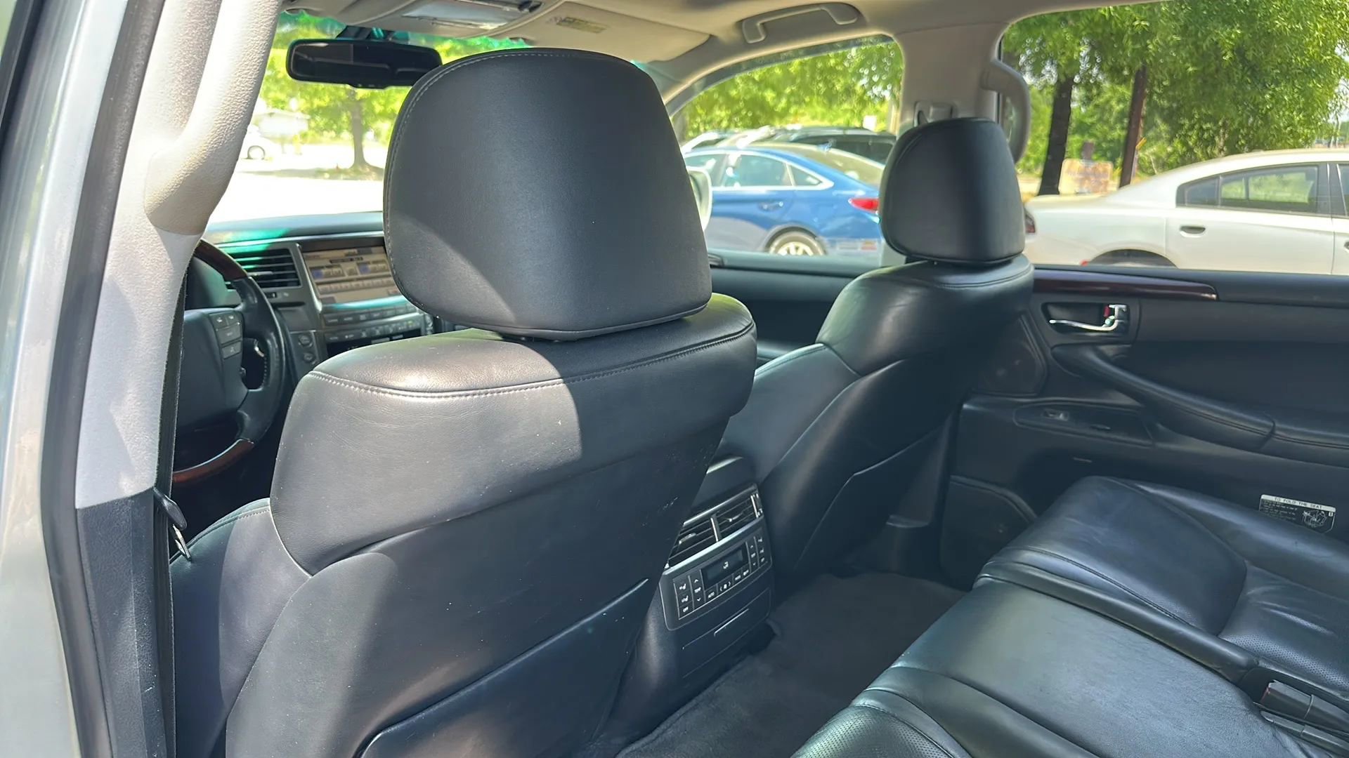 Used 2011 Lexus LX 570 4WD w/ Luxury Pkg image 15