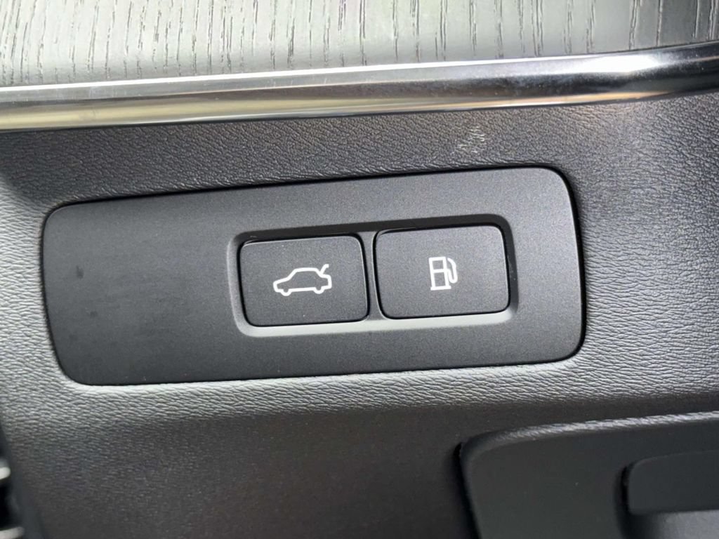Used 2024 Volvo XC90 T8 Ultimate AWD/4WD image 26