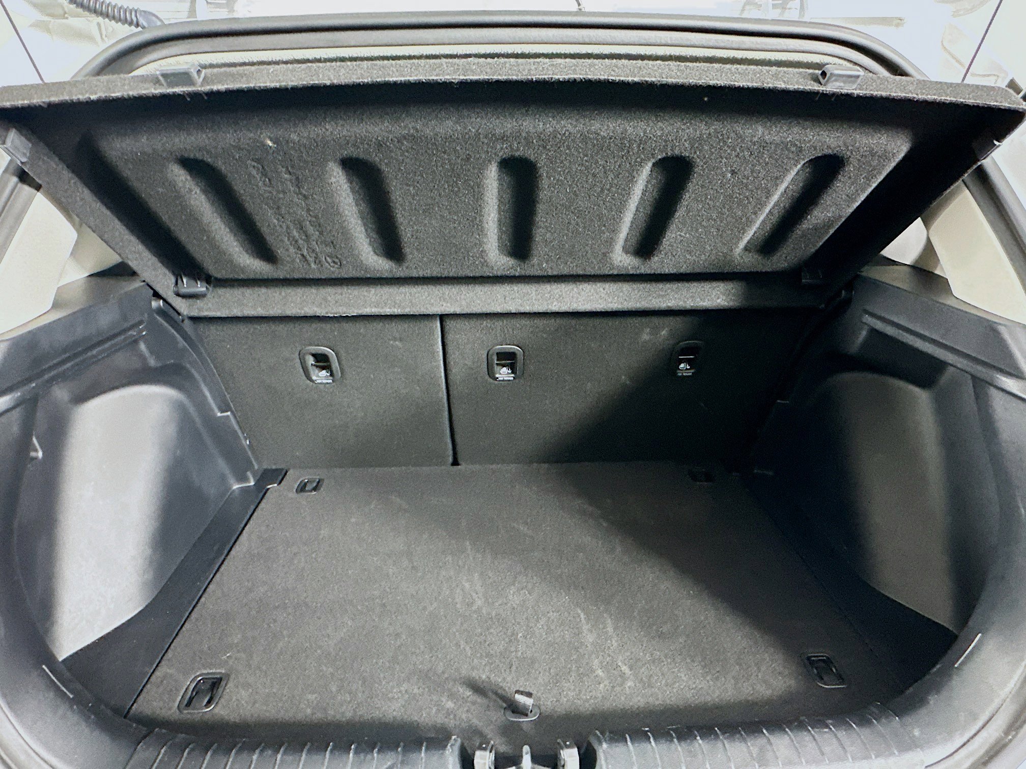 Used 2025 Hyundai Venue SEL FWD image 28