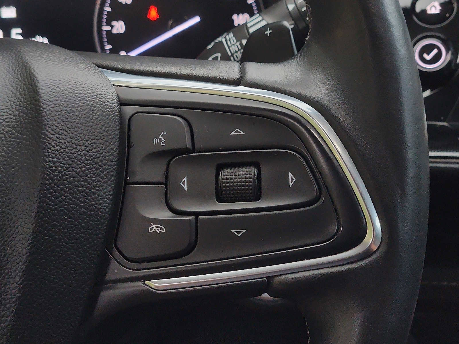 Used 2023 Buick Envision Essence w/ Sport Touring Package image 21