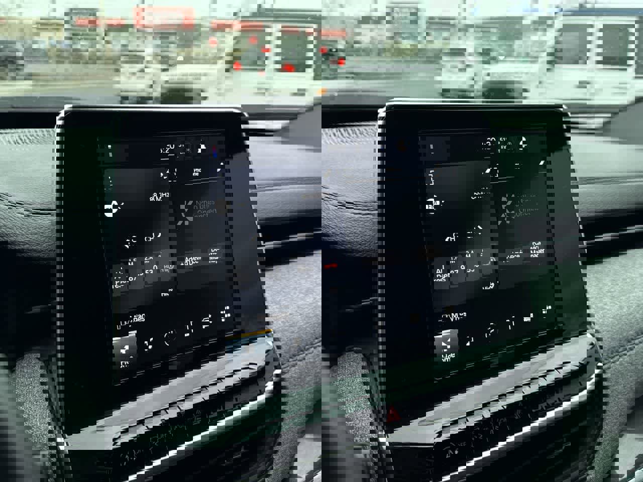 Used 2025 Jeep Compass Sport image 18